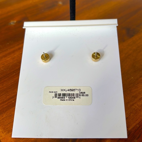 New Michael Kors Gold Park Ave Steel Brown Stone Stud Earrings - Picture 4 of 6